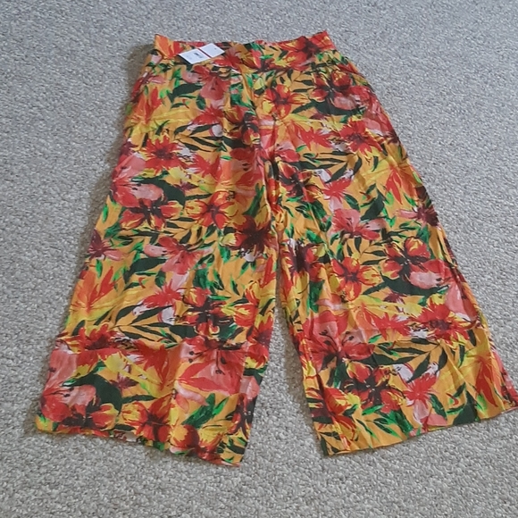 New Wide Leg Crop Capris Pant - Picture 5 of 9
